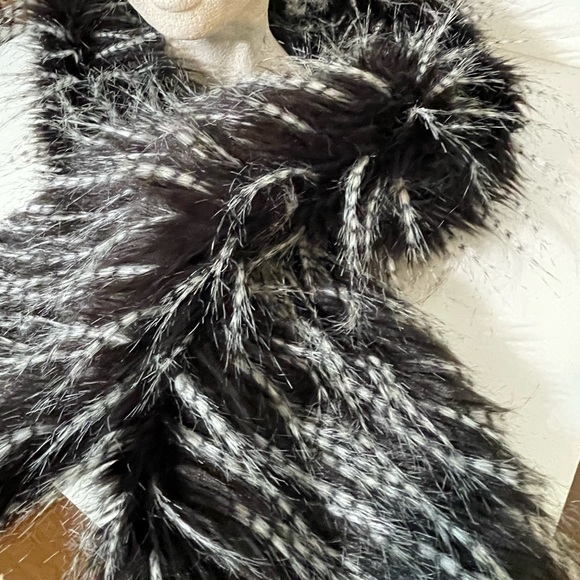 Fun Faux Fur Scarf - Picture 2 of 8